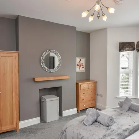 Seaside Cottage, Moments From Ryde'S Golden Sands, Sleeps 4 Ryde  Exterior foto