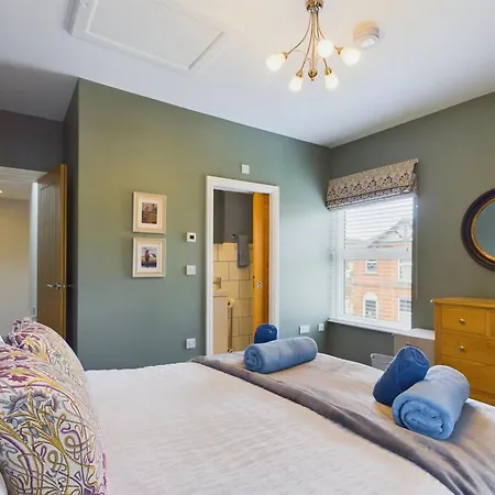 Seaside Cottage, Moments From Ryde'S Golden Sands, Sleeps 4 Ryde  Exterior foto