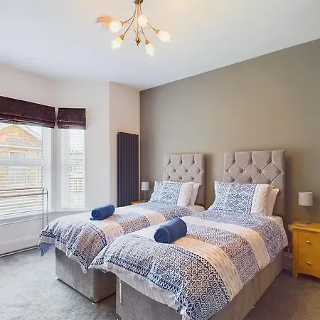 Seaside Cottage, Moments From Ryde'S Golden Sands, Sleeps 4 Ryde  Exterior foto