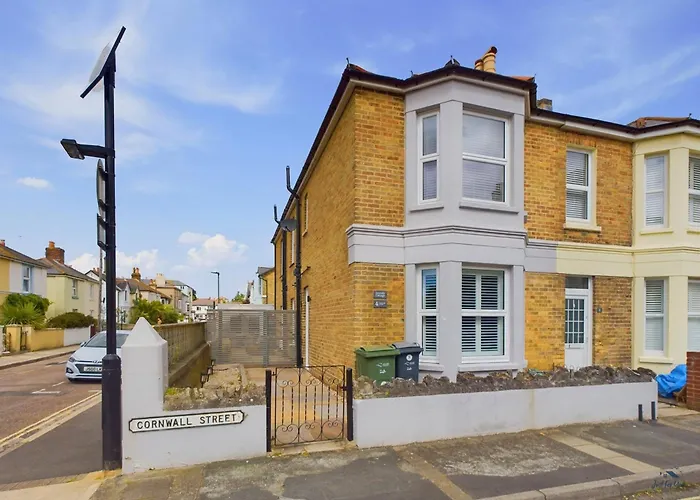 Seaside Cottage, Moments From Ryde\'S Golden Sands, Sleeps 4