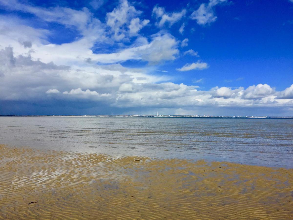 Seaside Cottage, Moments From Ryde's Golden Sands, Sleeps 4 Holiday home *