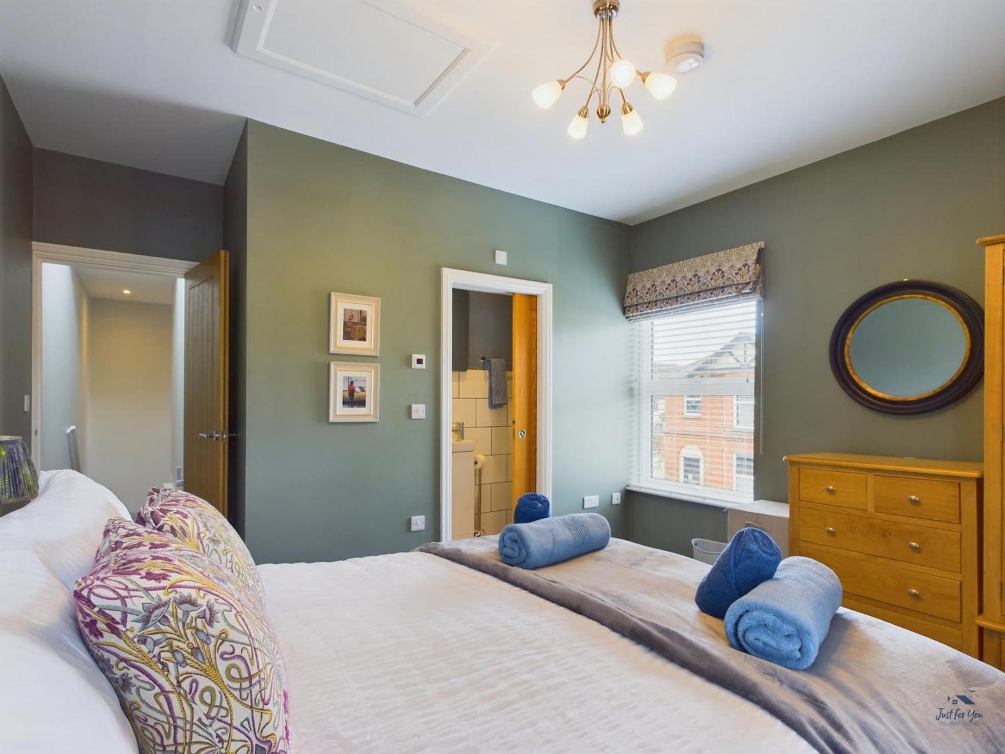 Seaside Cottage, Moments From Ryde's Golden Sands, Sleeps 4 Holiday home *