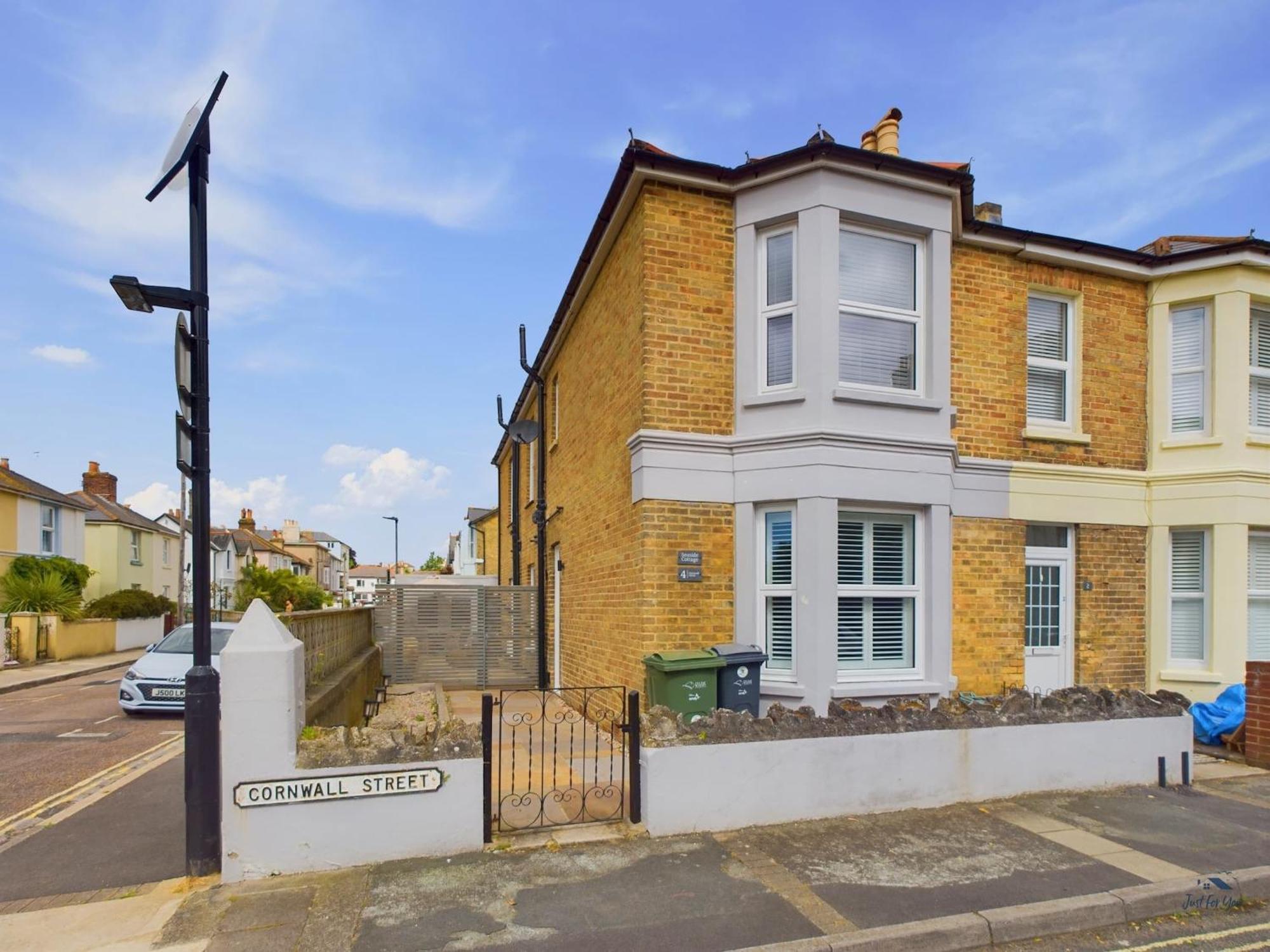Holiday home Seaside Cottage, Moments From Ryde's Golden Sands, Sleeps 4