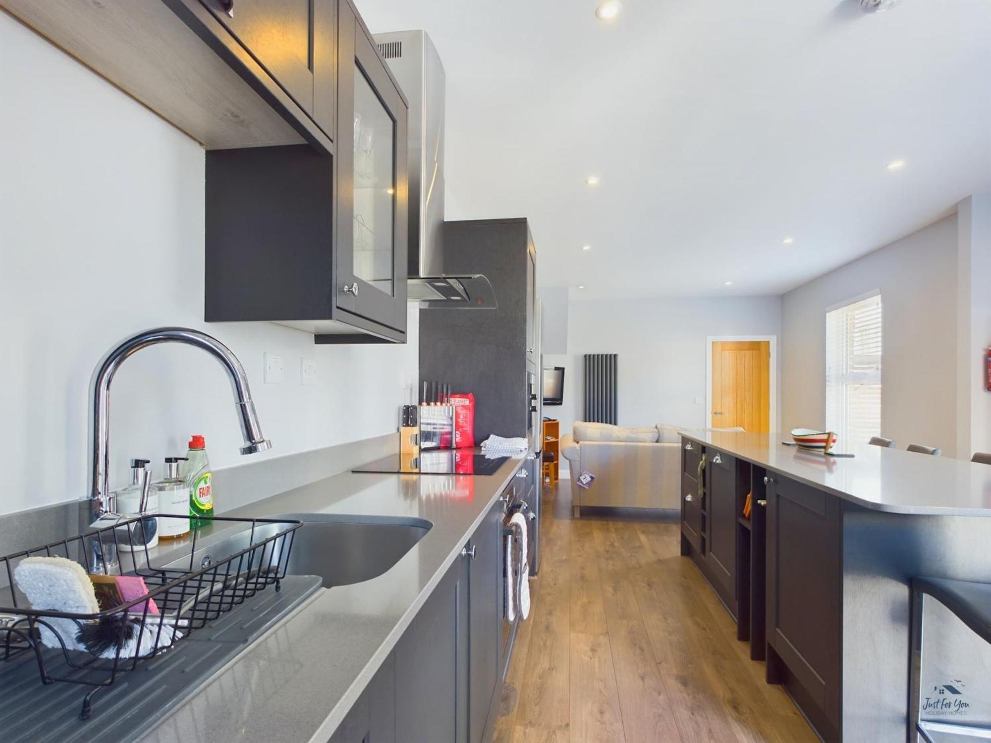 Seaside Cottage, Moments From Ryde's Golden Sands, Sleeps 4 Holiday home *
