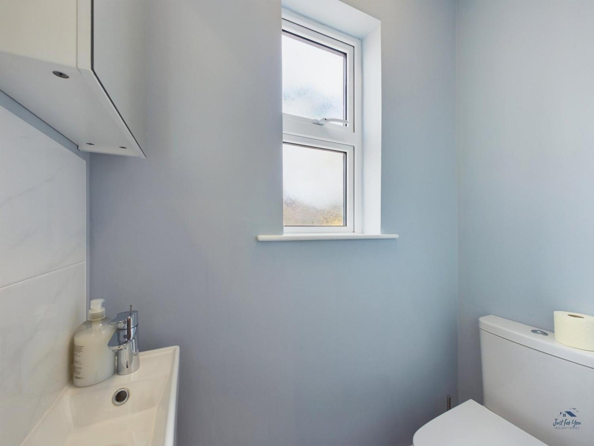 Holiday home Seaside Cottage, Moments From Ryde's Golden Sands, Sleeps 4